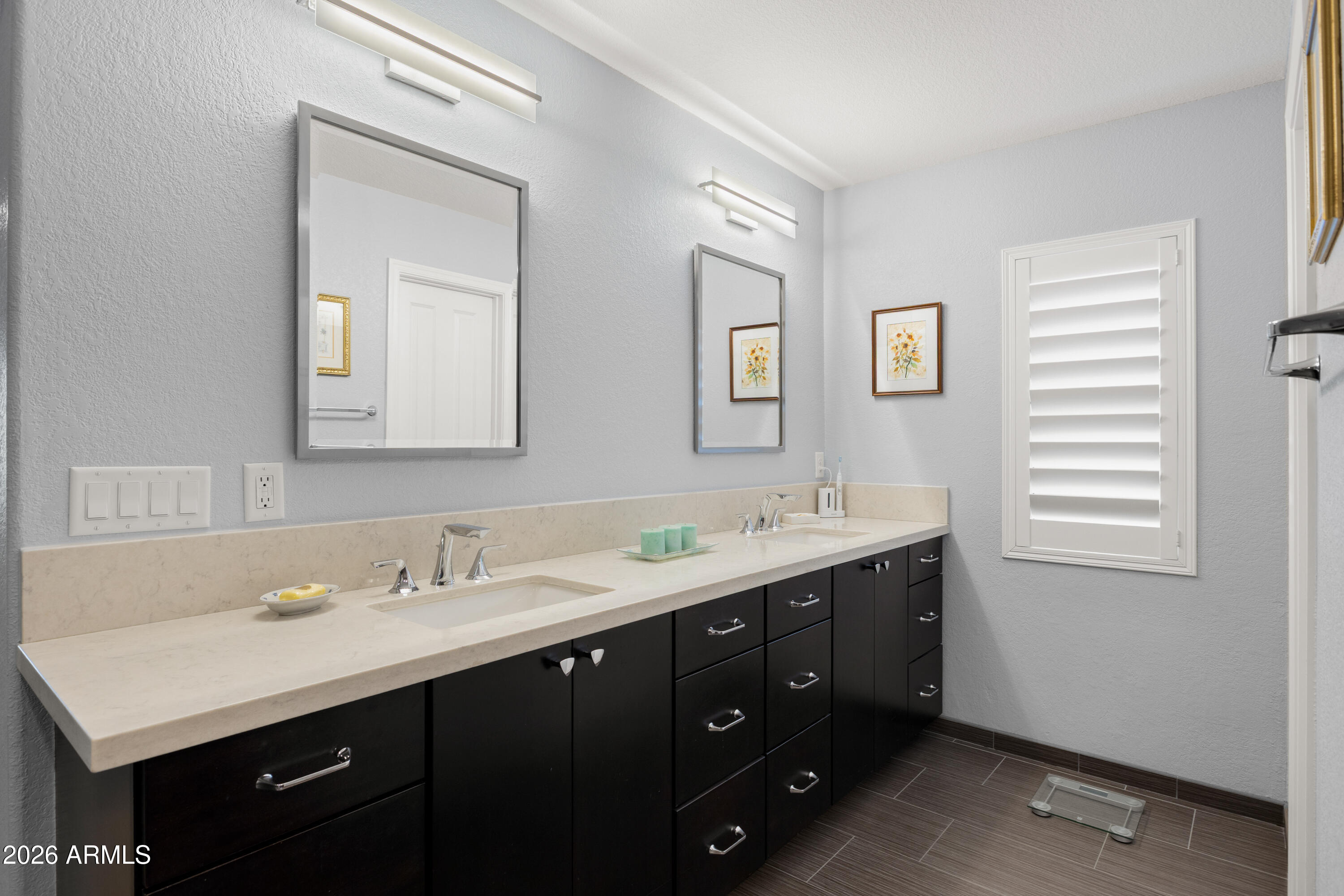 2045 East Ruby Lane Phoenix, AZ 85024 - Photo 32 of 72 2045 E Ruby Ln-34