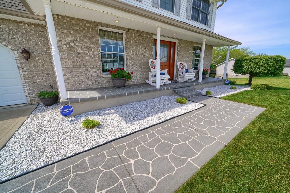 1051 Ridge Drive Circleville, OH 43113 - Photo 2 of 46