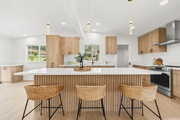 $1,990,000 | 3489 Manoa Road, Honolulu, HI 96822