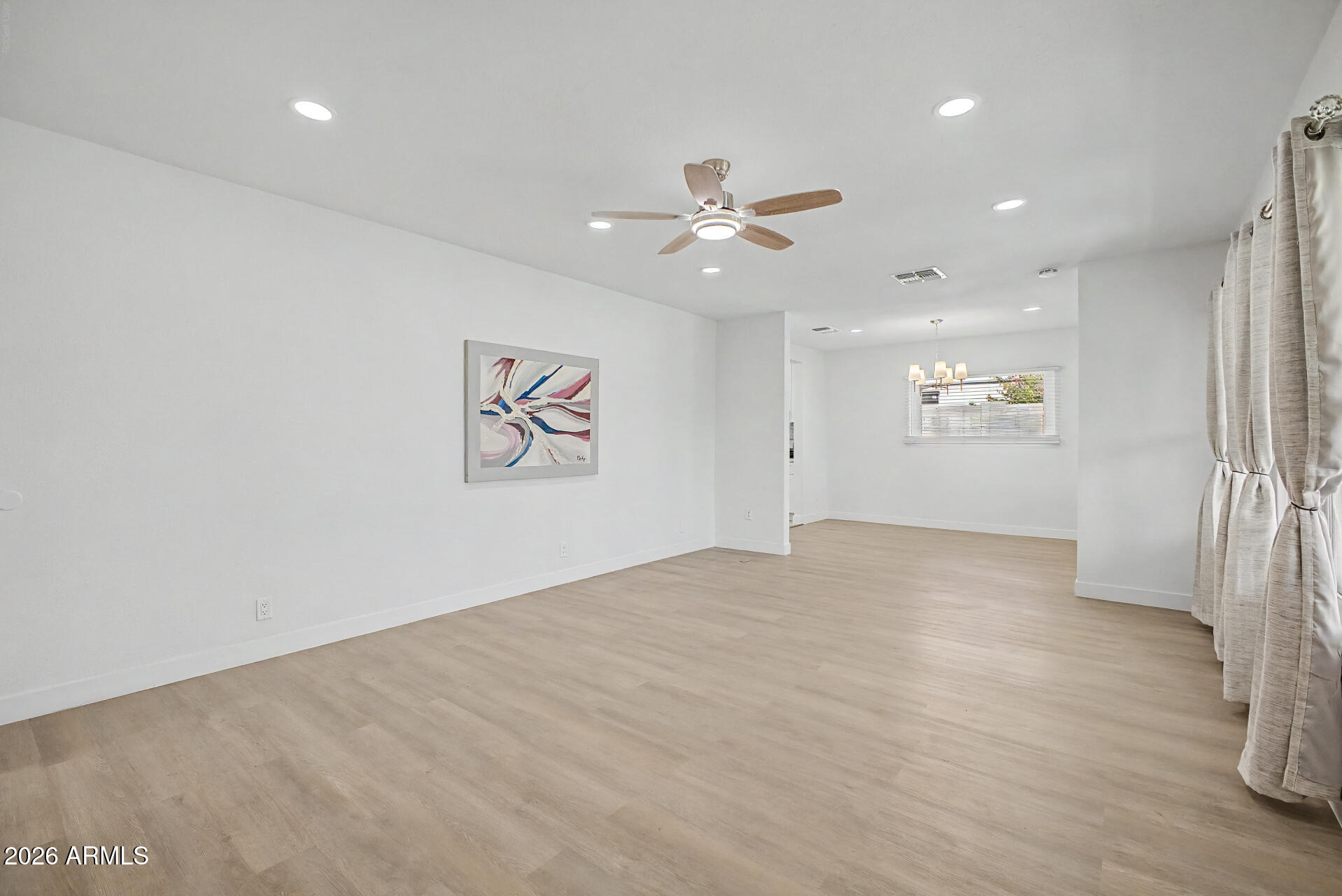 532 East Cheery Lynn Road Phoenix, AZ 85014 - Photo 9 of 37 a view of an empty room