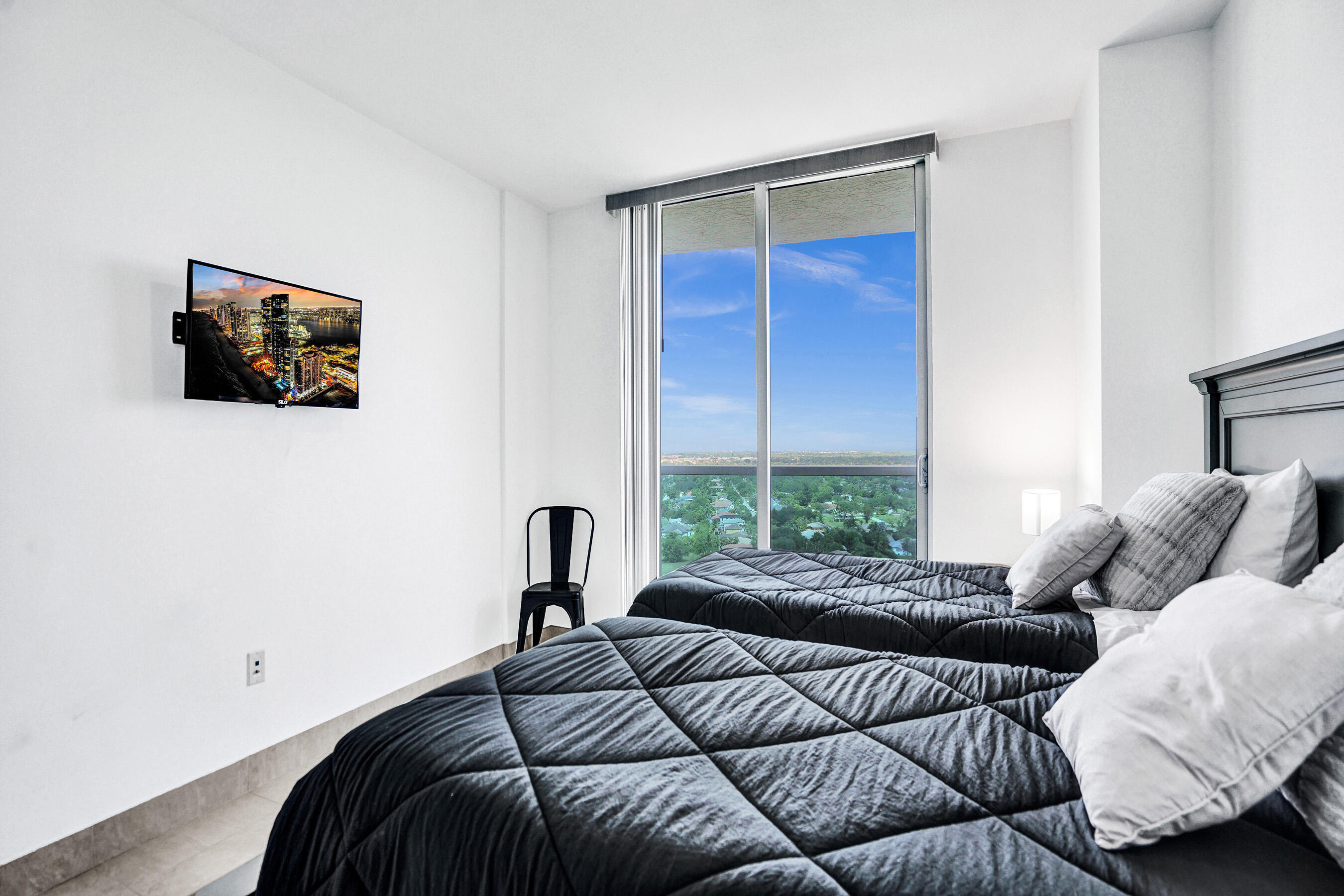 2641 North Flamingo Road, Unit 2105N Sunrise, FL 33323 - Photo 37 of 60 a living room with furniture and a flat screen tv