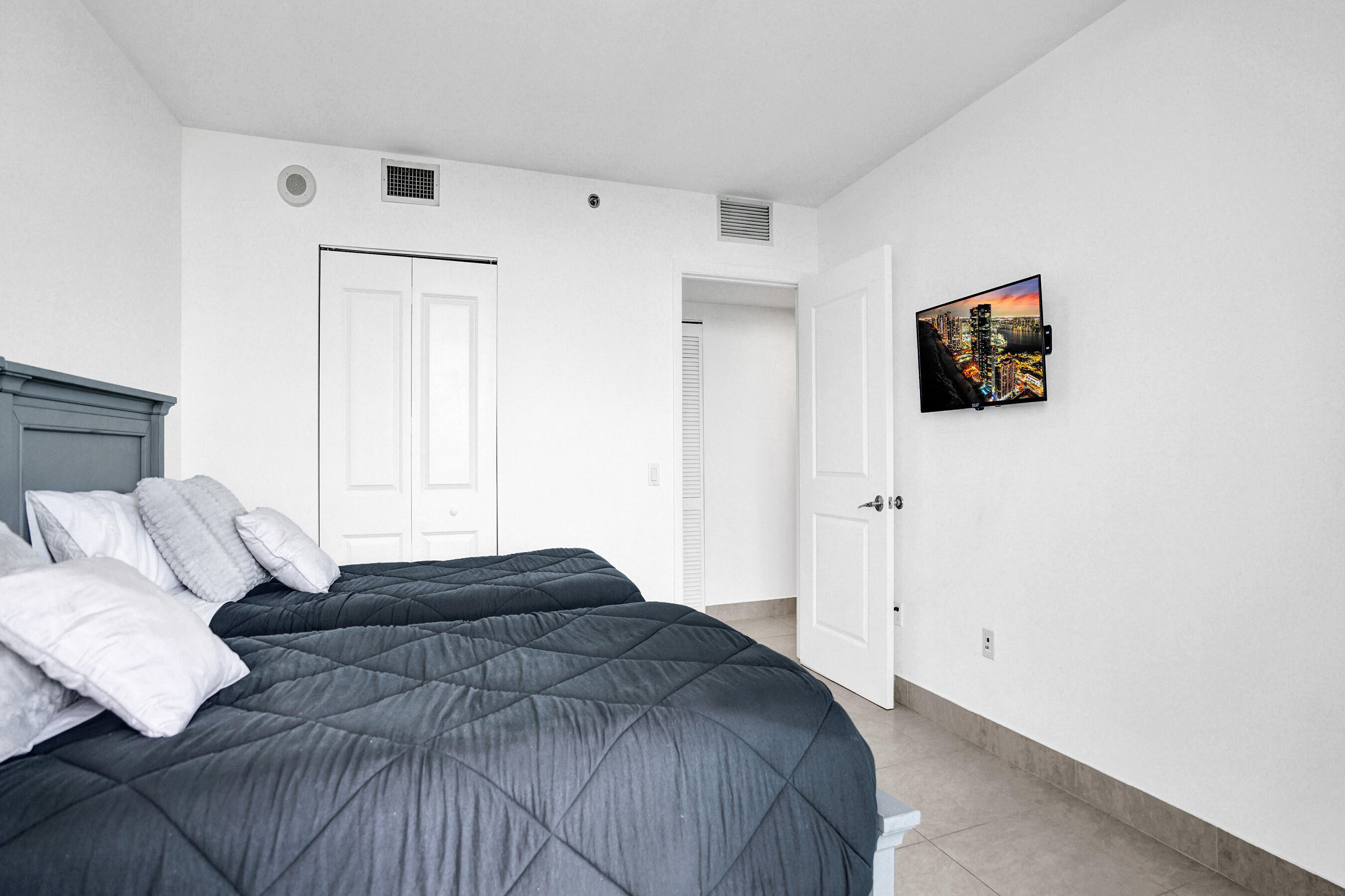 2641 North Flamingo Road, Unit 2105N Sunrise, FL 33323 - Photo 38 of 60 a bedroom with a bed and a couch