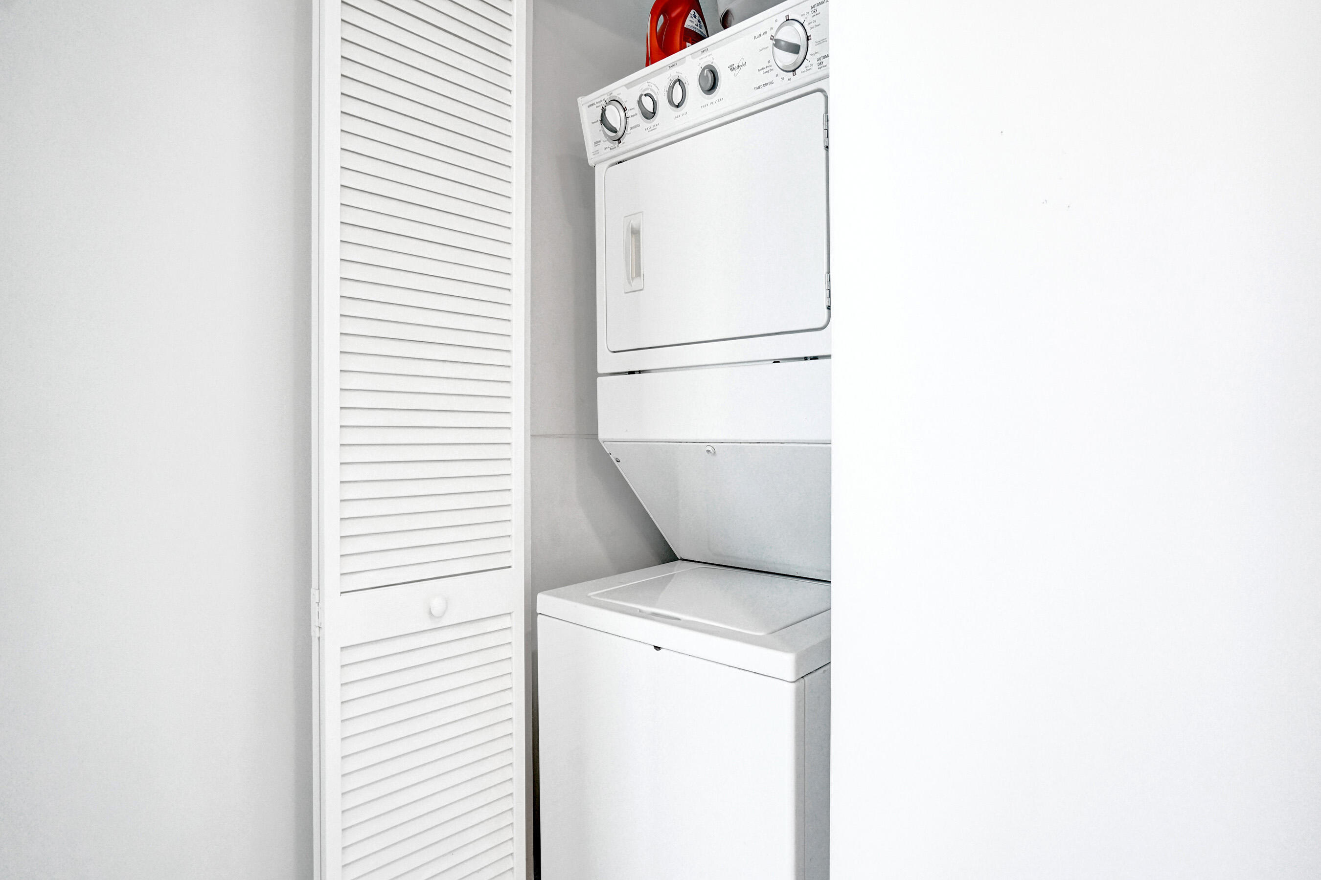 2641 North Flamingo Road, Unit 2105N Sunrise, FL 33323 - Photo 43 of 60 a utility room with dryer and washer