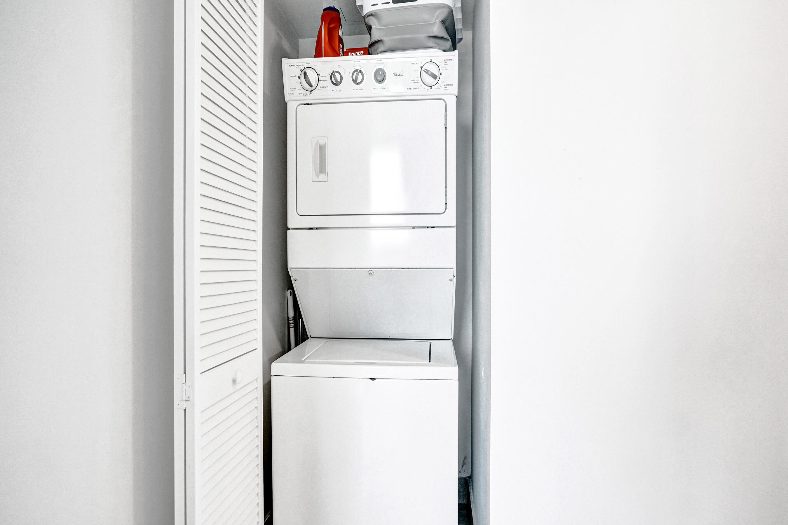 2641 North Flamingo Road, Unit 2105N Sunrise, FL 33323 - Photo 44 of 60 a utility room with dryer and washer