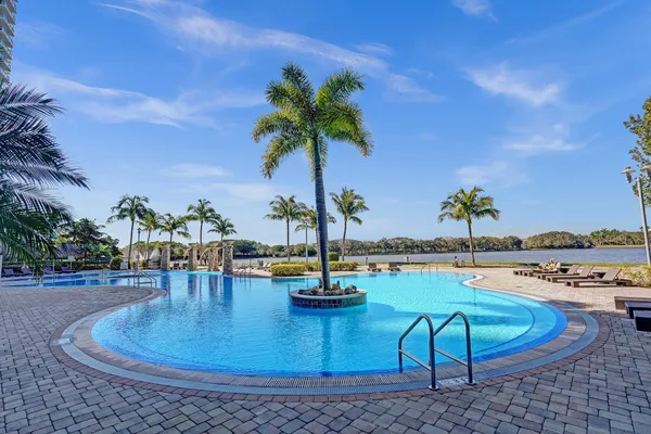 $3,500 | 2641 North Flamingo Road, Unit 2105N, Sunrise, FL 33323