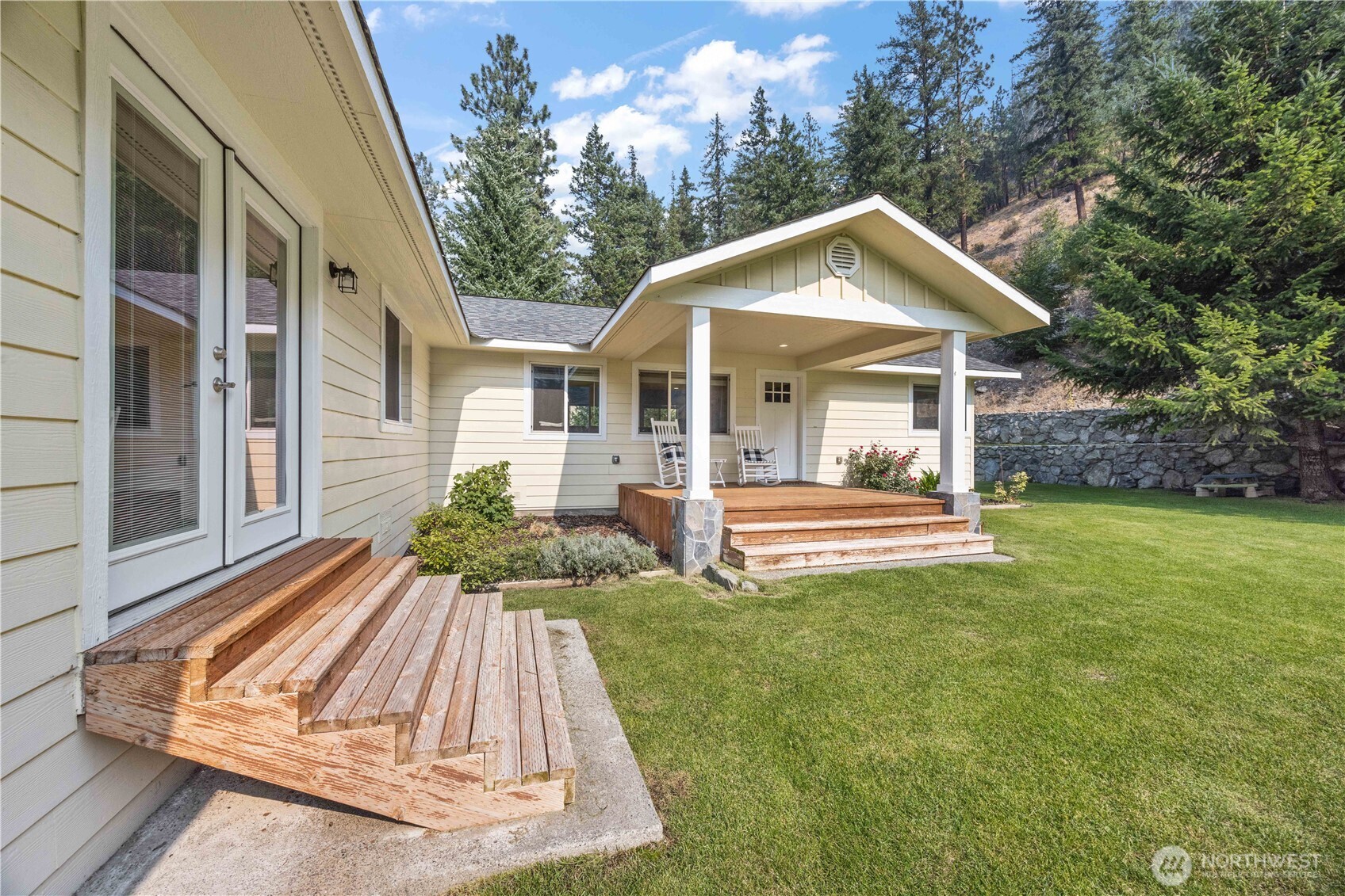 4621 Navarre Coulee Road Chelan, WA 98816 - Photo 5 of 38