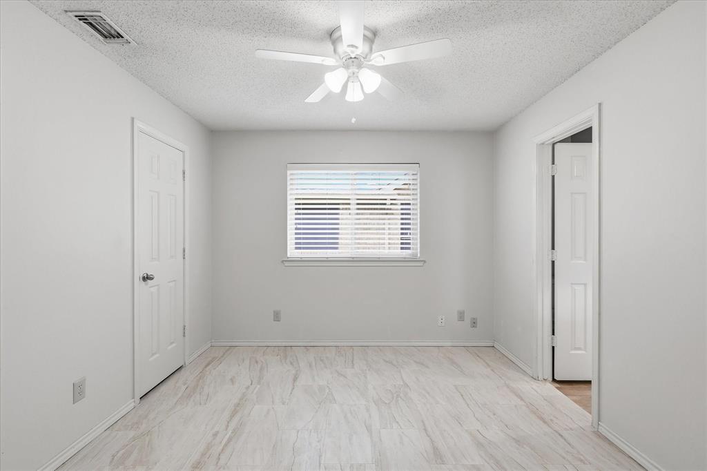 4203 Meadow Ridge Drive Carrollton, TX 75010 - Photo 27 of 32
