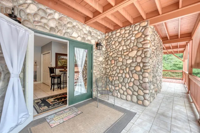 a view of entryway with a front door