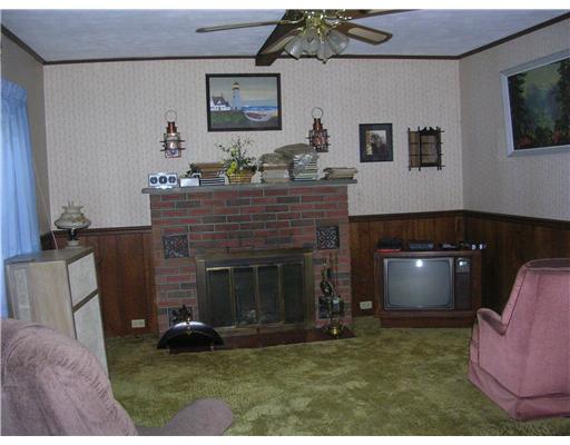 35 Langworthy Road Westerly, RI 02891 - Photo 3 of 13 Living Room.