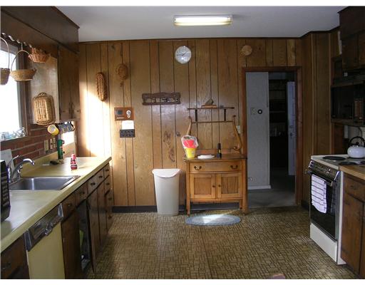 35 Langworthy Road Westerly, RI 02891 - Photo 9 of 13 Kitchen.