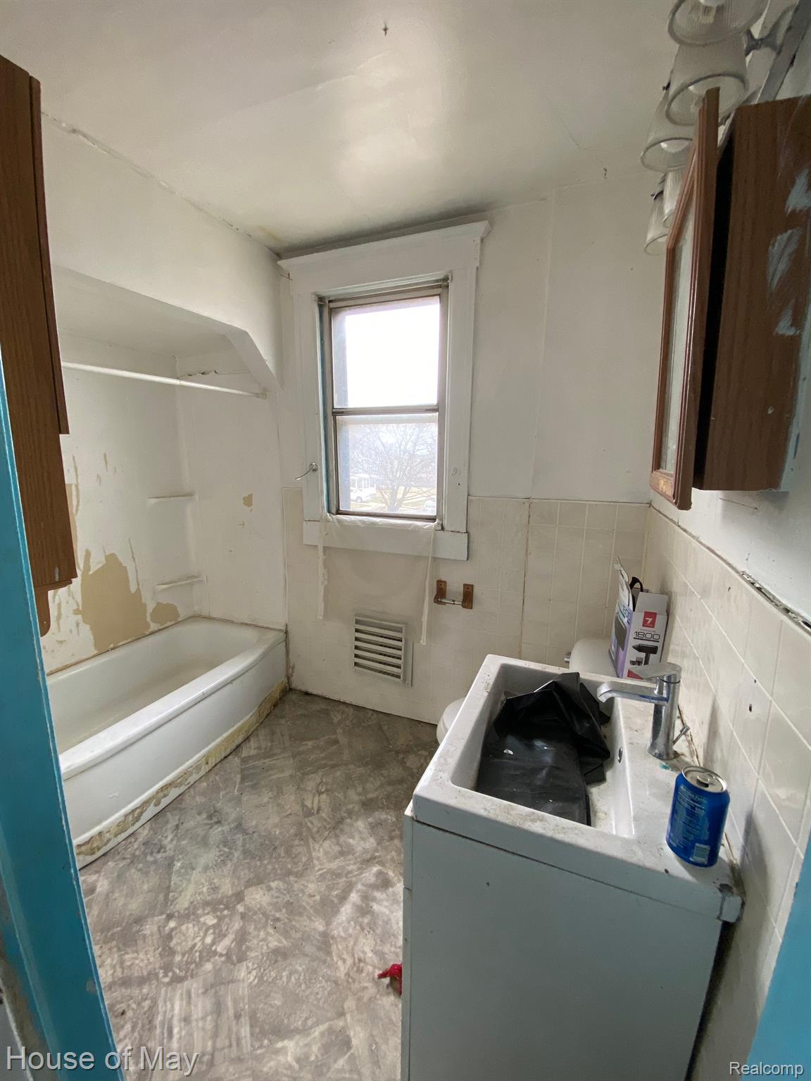 4482 Harding Street Detroit, MI 48214 - Photo 10 of 11