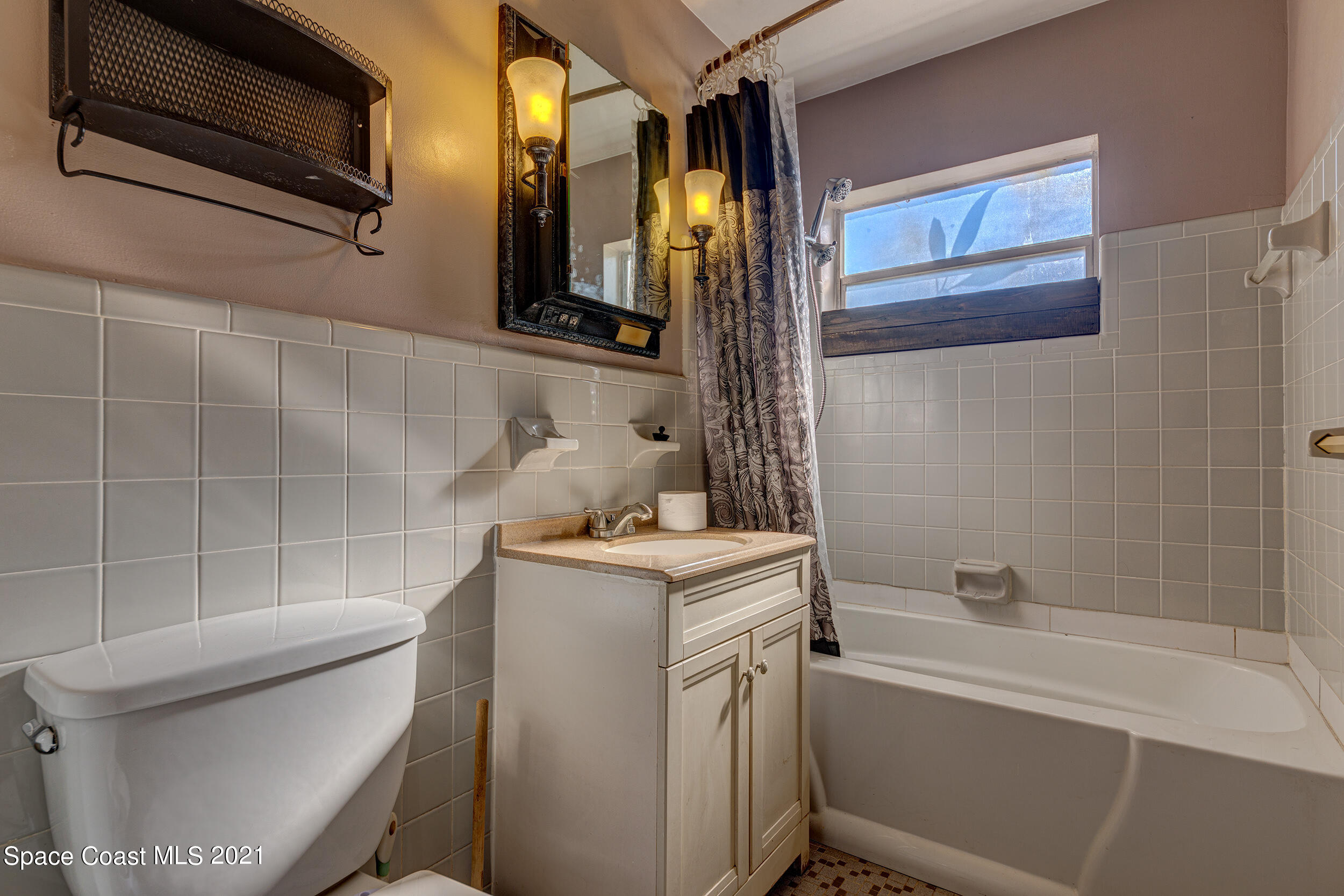 2975 Kosuth Road Northeast Palm Bay, FL 32905 - Photo 21 of 24 Guest Bathroom