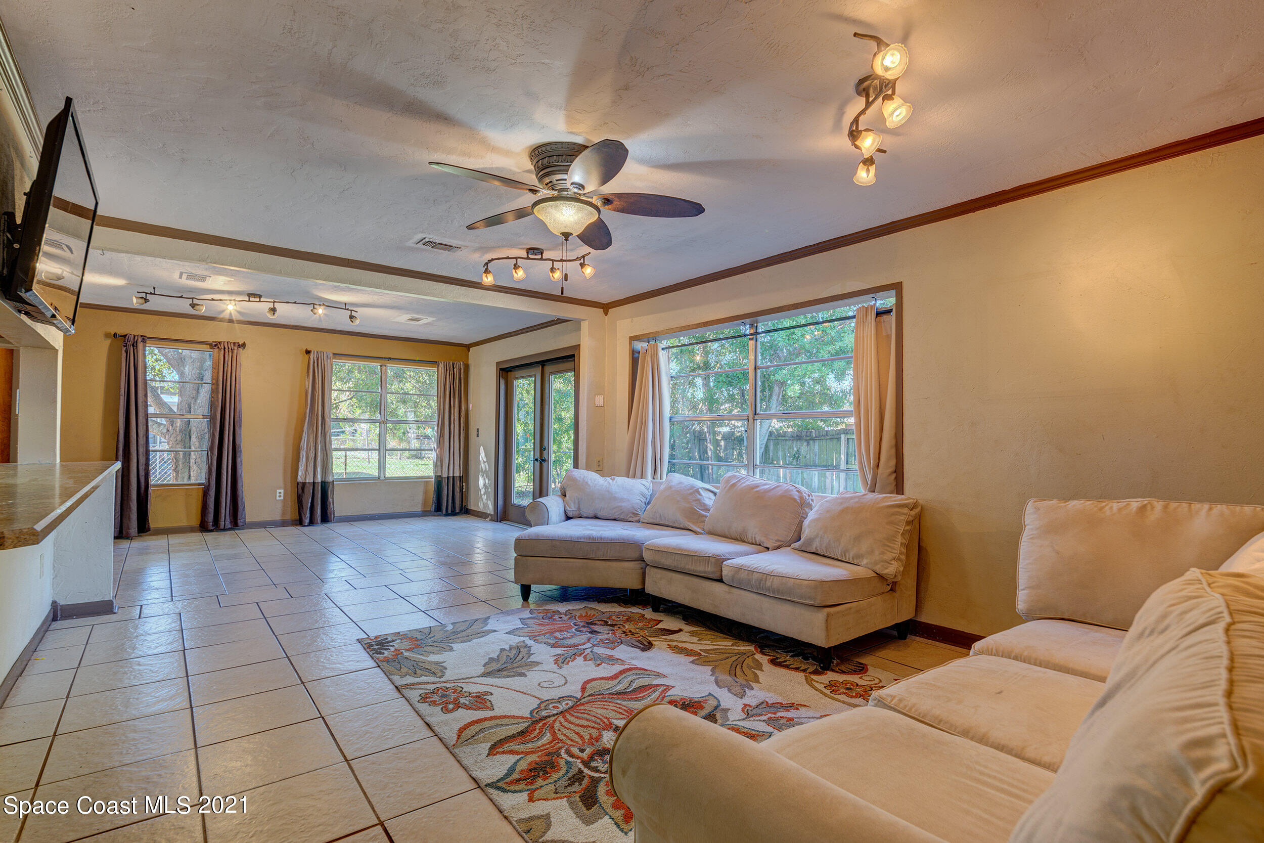 2975 Kosuth Road Northeast Palm Bay, FL 32905 - Photo 4 of 24 Family Room