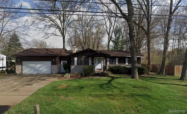 $325,000 | 839 Colebrook Avenue, Troy, MI 48083