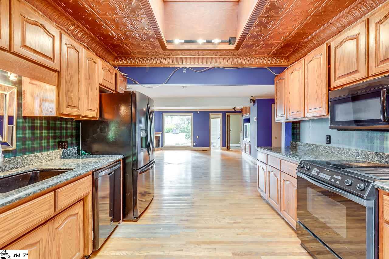 1027 Altamont Road Greenville, SC 29609 - Photo 12 of 36