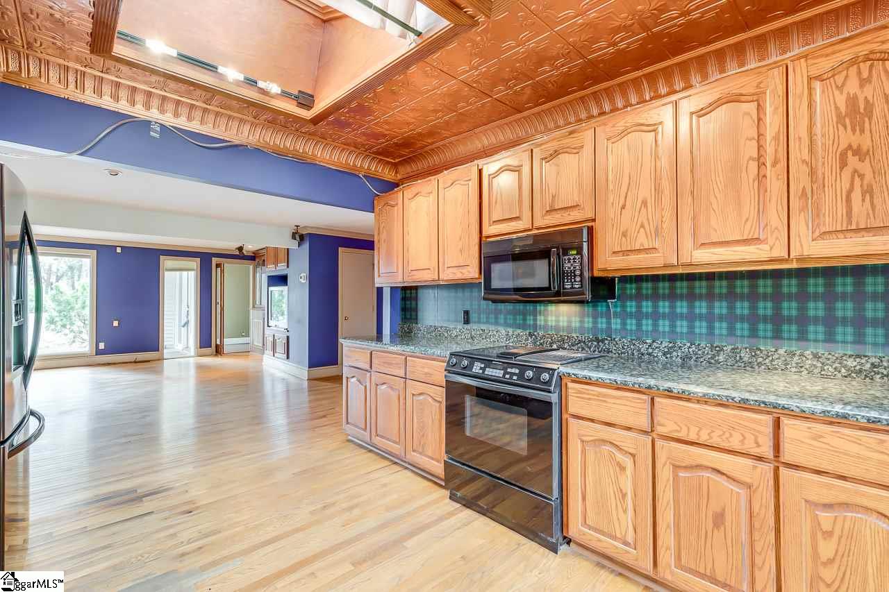 1027 Altamont Road Greenville, SC 29609 - Photo 13 of 36