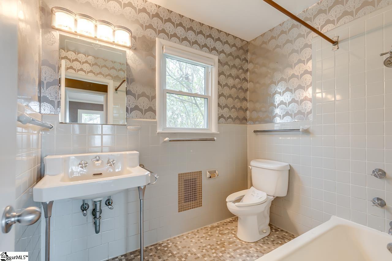 1027 Altamont Road Greenville, SC 29609 - Photo 19 of 36