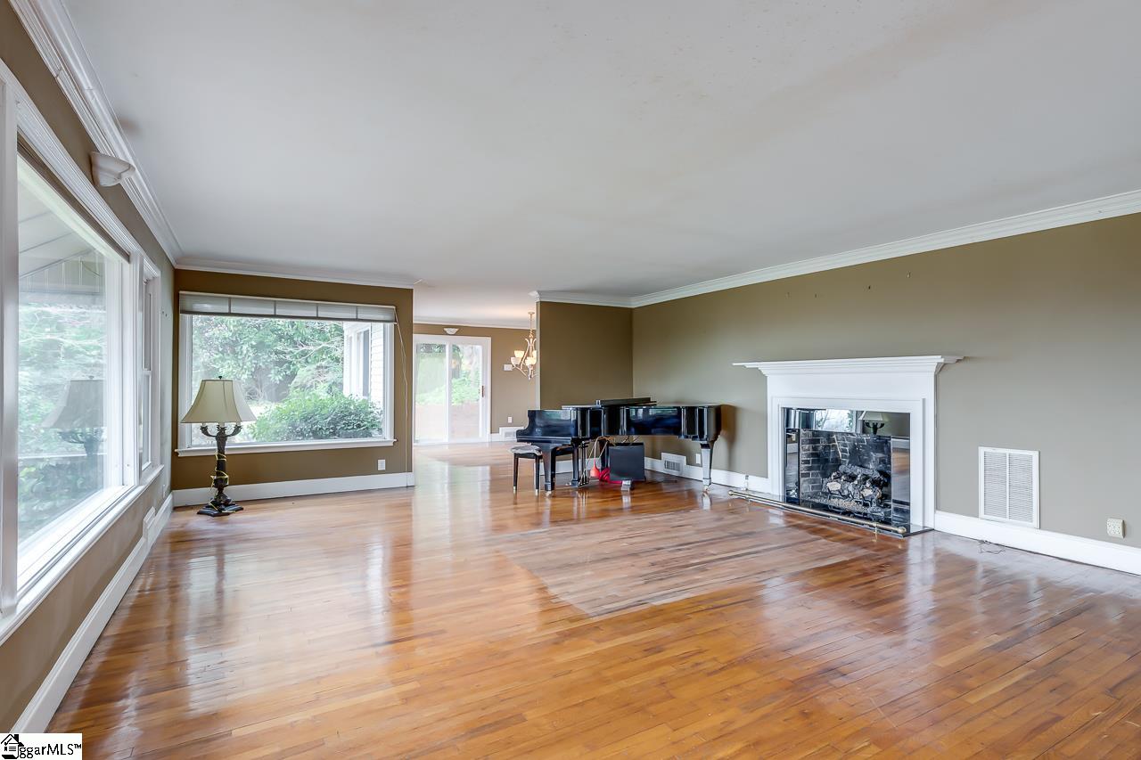 1027 Altamont Road Greenville, SC 29609 - Photo 4 of 36