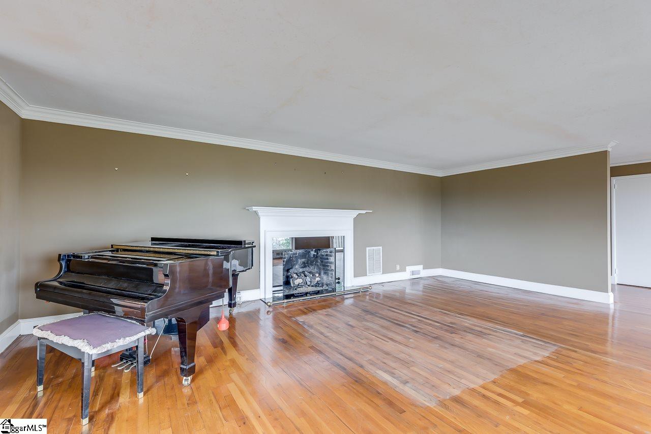 1027 Altamont Road Greenville, SC 29609 - Photo 6 of 36