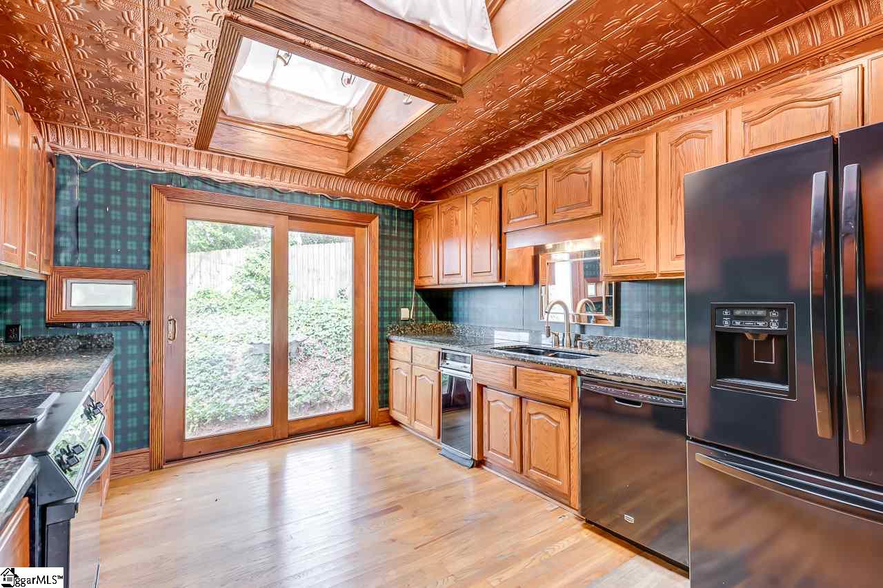 1027 Altamont Road Greenville, SC 29609 - Photo 10 of 36
