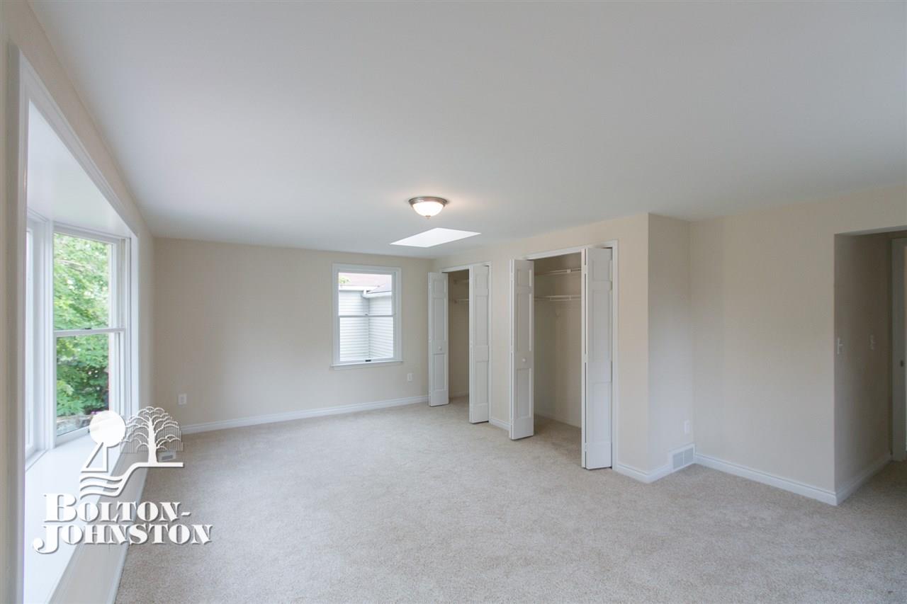 1386 Roslyn Road Grosse Pointe Woods, MI 48236 - Photo 15 of 23