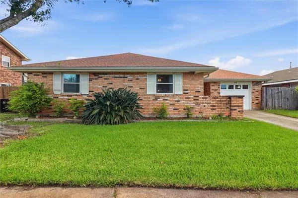 $299,000 | 32 Anjou Drive, Kenner, LA 70065