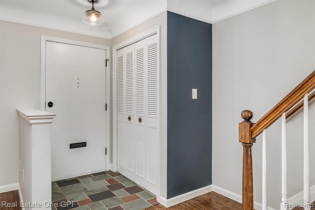 1708 Vernier Road Grosse Pointe Woods, MI 48236 - Photo 13 of 43