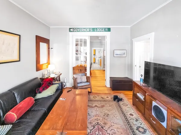 $3,400 | 593 Centre Street, Unit 3, Boston, MA 02130