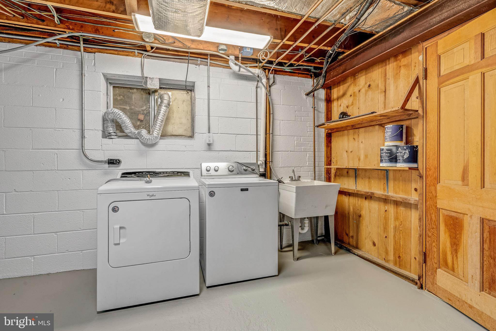 17747 Silcott Springs Road Purcellville, VA 20132 - Photo 39 of 42 a utility room with closet