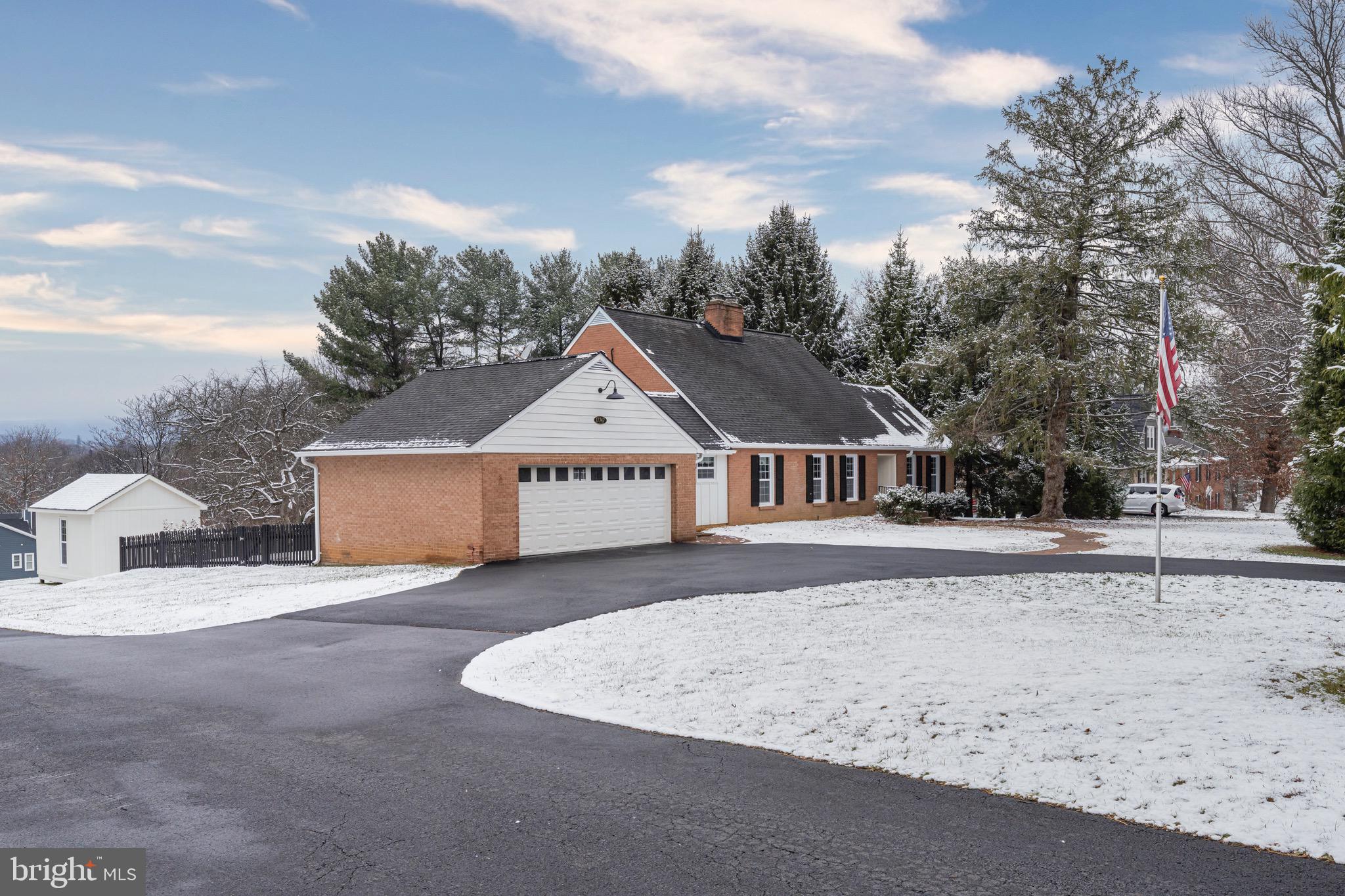 17747 Silcott Springs Road Purcellville, VA 20132 - Photo 4 of 42 a front view of a house with a yard and garage