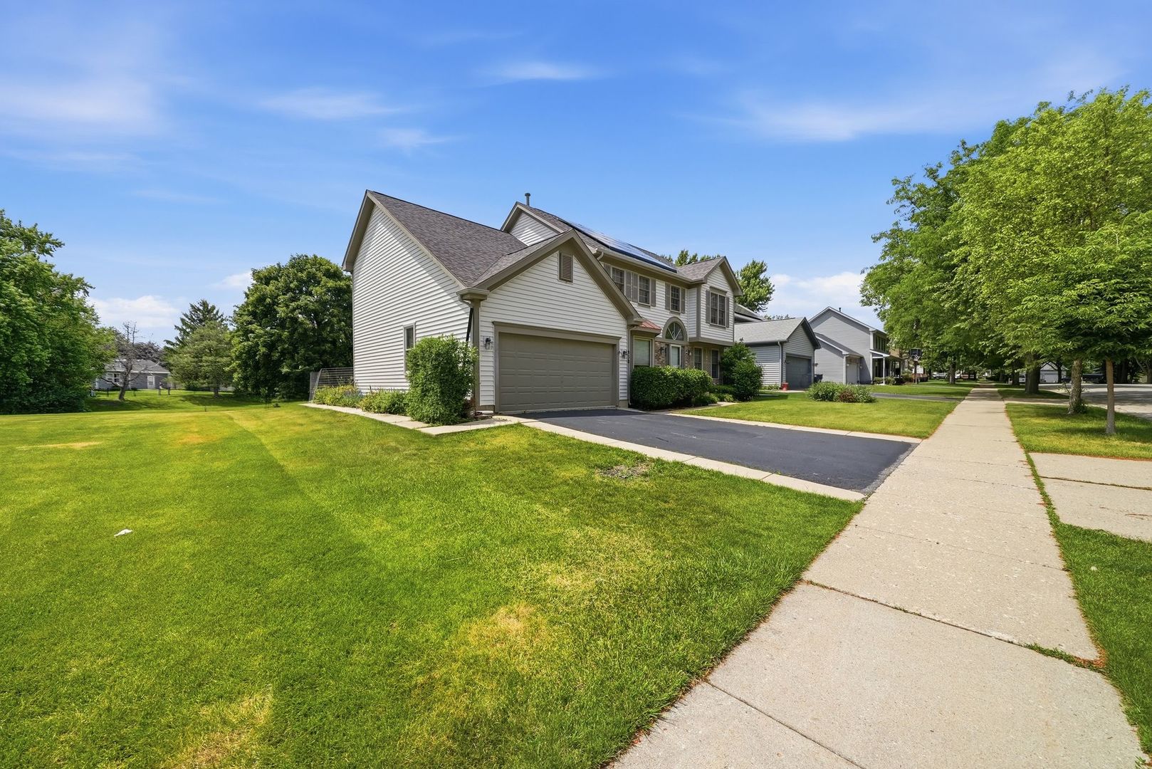 930 Ripple Brook Lane Elgin, IL 60120 - Photo 2 of 43
