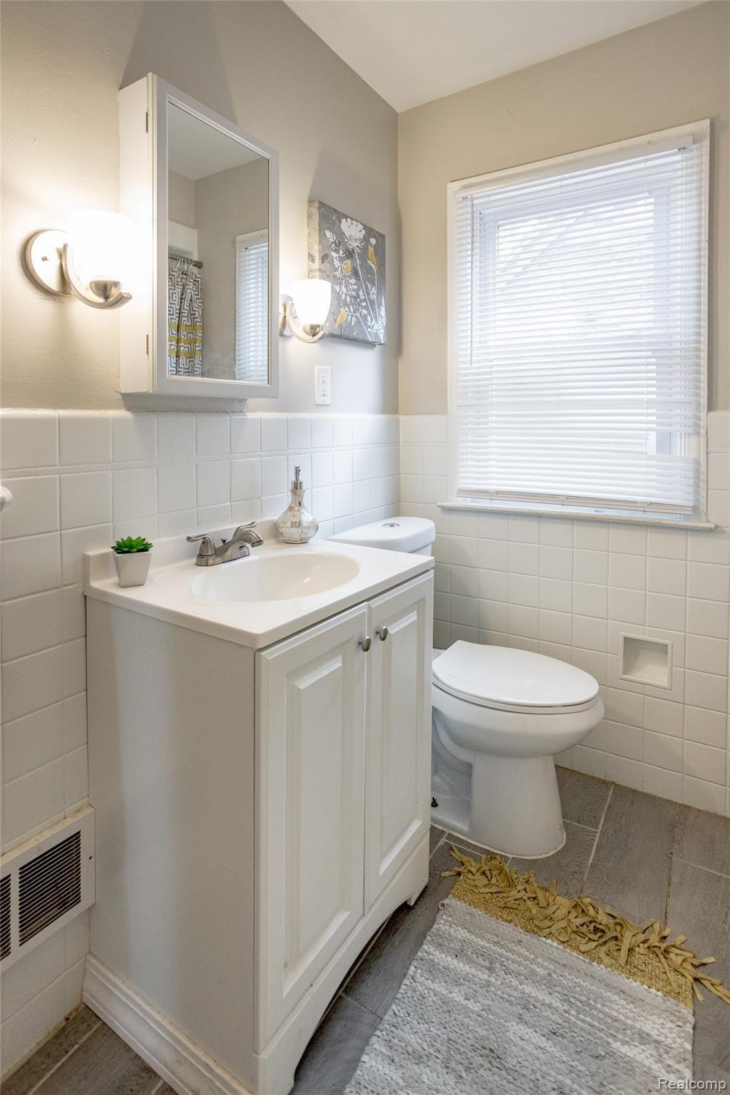 5928 Yorkshire Road Detroit, MI 48224 - Photo 17 of 31 5928Yorkshire-132.jpg
