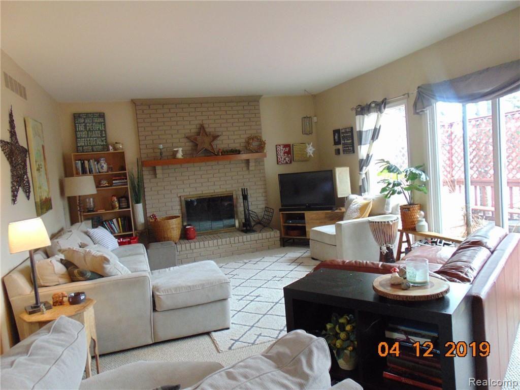 2022 Oak Leaf Court North Rochester, MI 48309 - Photo 3 of 17