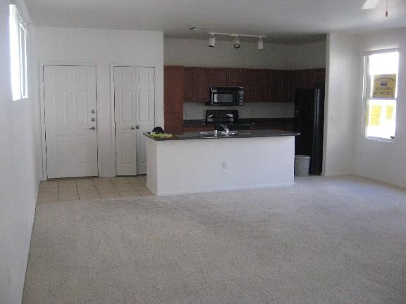 911 East Camelback Road, Unit 2007 Phoenix, AZ 85014 - Photo 3 of 3 Kitchen