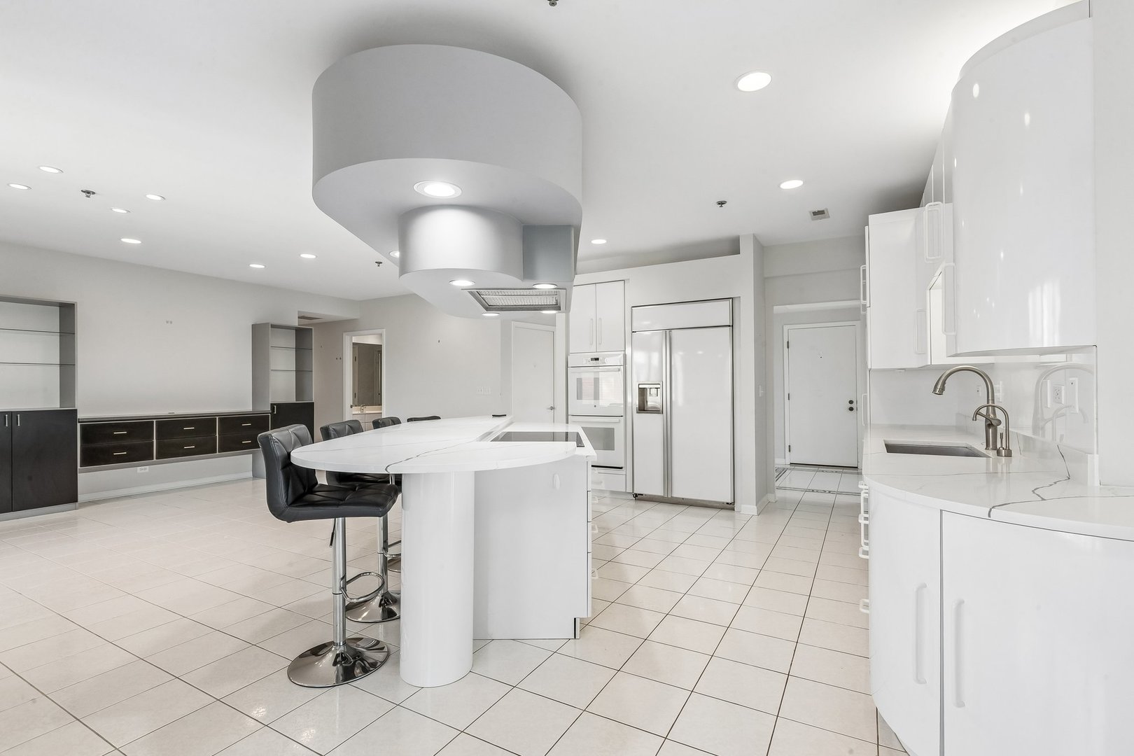 209 Rivershire Lane, Unit 504 Lincolnshire, IL 60069 - Photo 4 of 40