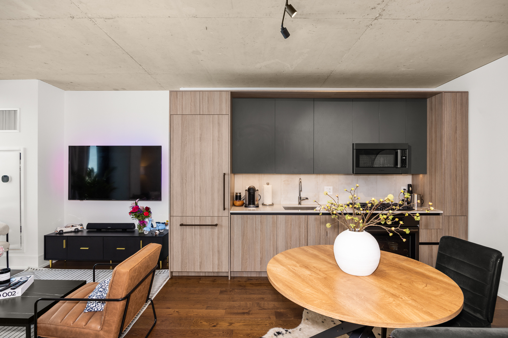 Undisclosed Address Chicago, IL 60607 - Photo 13 of 44 a living room with furniture and a flat screen tv