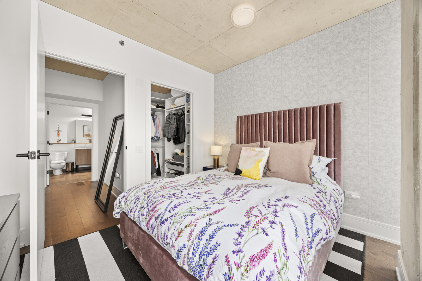 Undisclosed Address Chicago, IL 60607 - Photo 24 of 44 a bed sitting in a bedroom and a large mirror