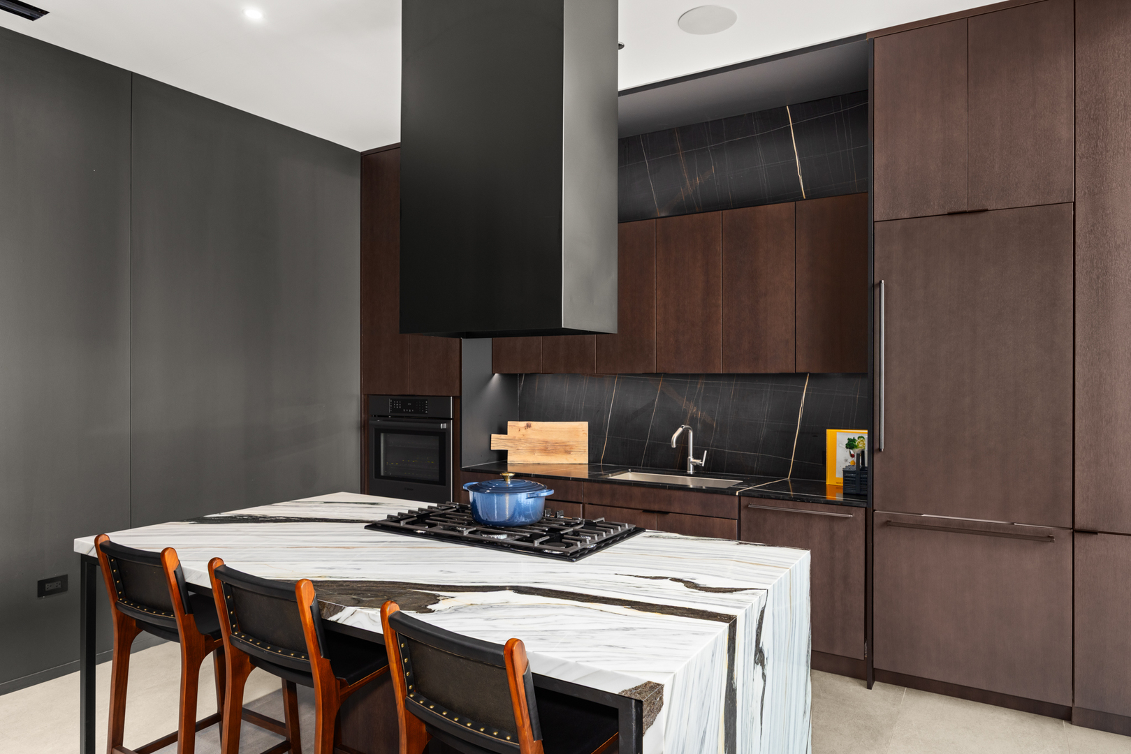 Undisclosed Address Chicago, IL 60607 - Photo 42 of 44 a kitchen with a stove and a refrigerator