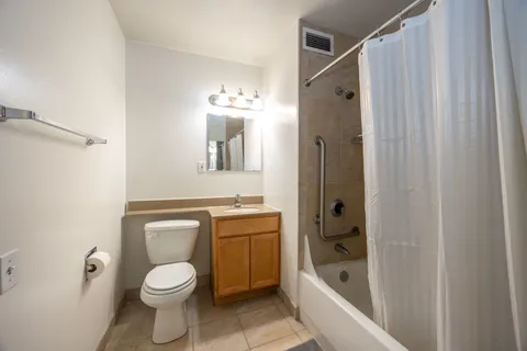 $2,237 | 55 West Chestnut Street, Unit 2106, Chicago, IL 60610