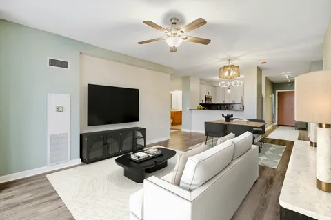 $495,000 | 100 East 14th Street, Unit 1204, Chicago, IL 60605