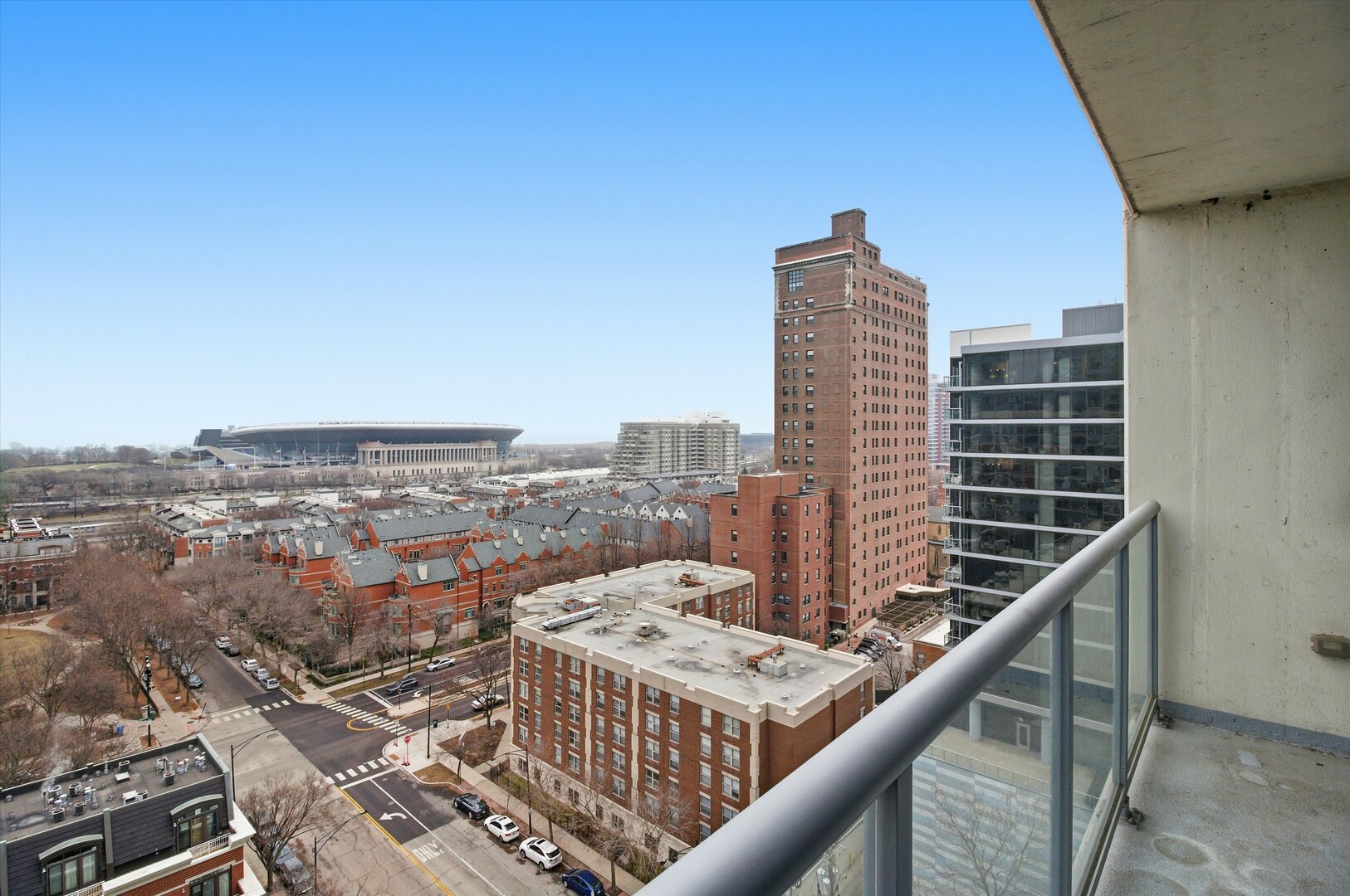100 East 14th Street, Unit 1204 Chicago, IL 60605 - Photo 8 of 28 a view of a balcony with city view