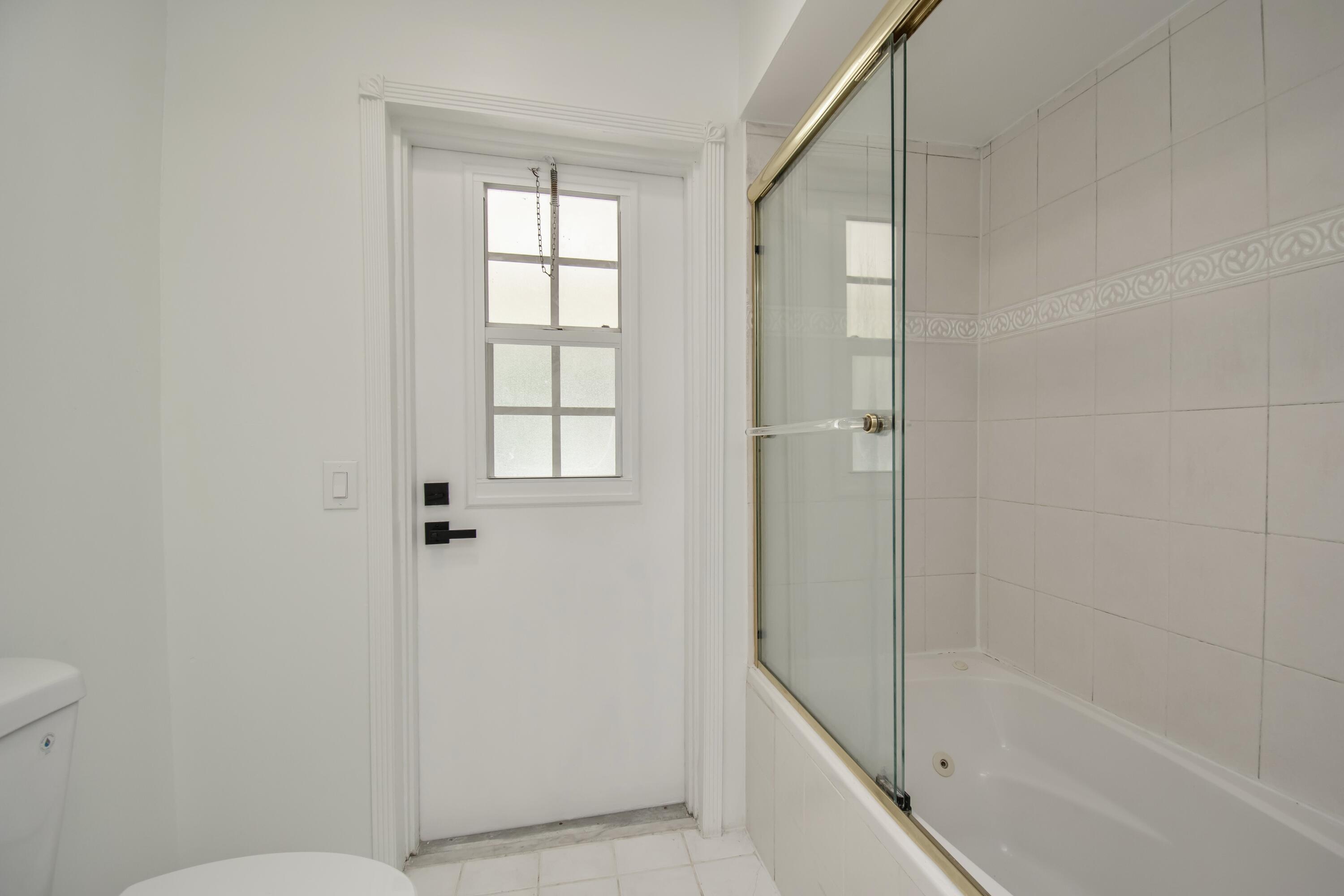 6749 South Grande Drive Boca Raton, FL 33433 - Photo 27 of 35 a bathroom with a bathtub