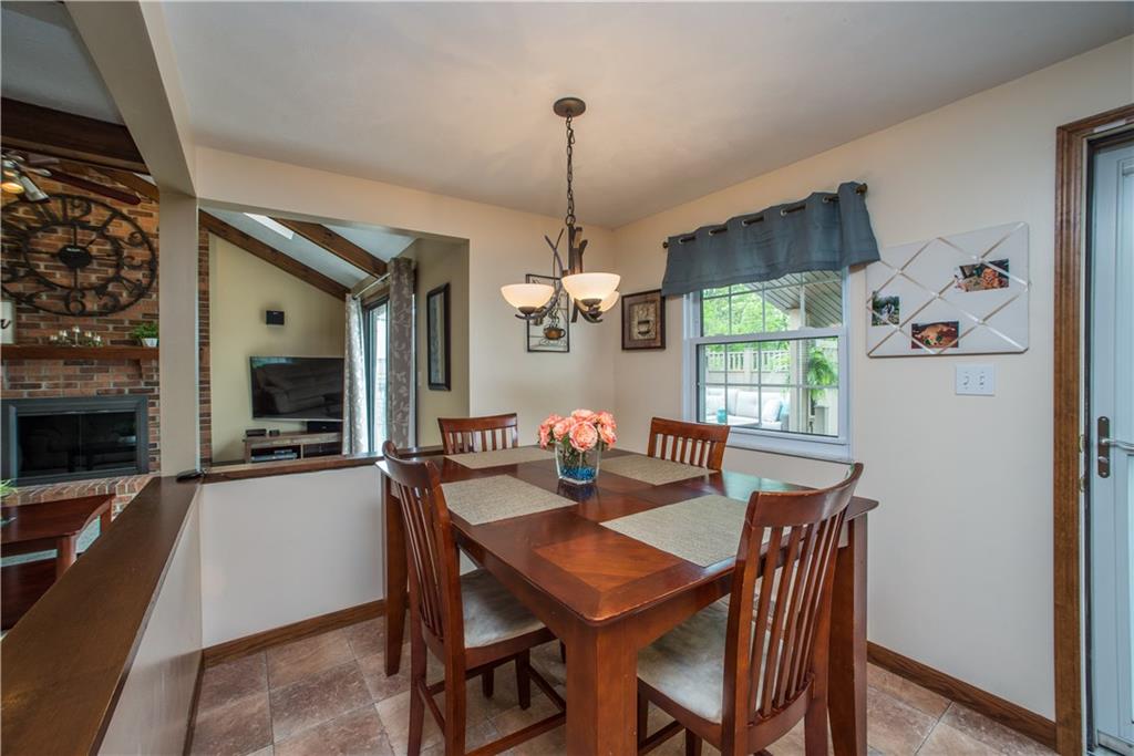3270 Oaknoll Road Gibsonia, PA 15044 - Photo 5 of 23 designated and spacious eating area in the kitchen.
