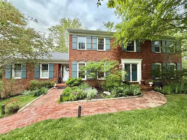 $1,200,000 | 29 A Chapel Hill Estates Drive, Town and Country, MO 63131