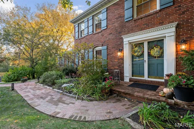 $1,200,000 | 29 A Chapel Hill Estates Drive, Town and Country, MO 63131