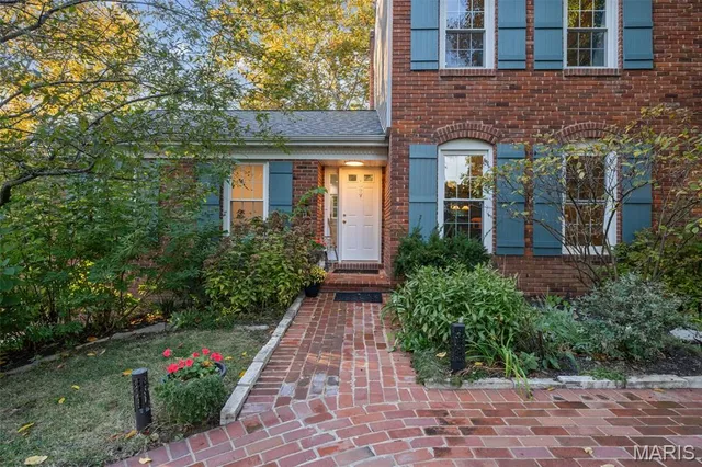 $1,200,000 | 29 A Chapel Hill Estates Drive, Town and Country, MO 63131