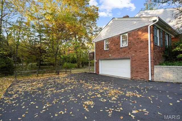 $1,200,000 | 29 A Chapel Hill Estates Drive, Town and Country, MO 63131