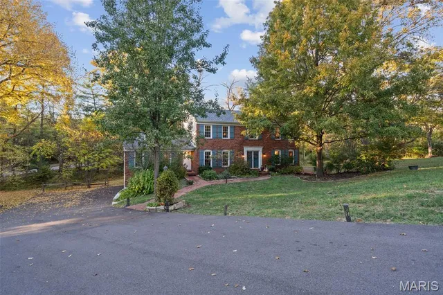 $1,200,000 | 29 A Chapel Hill Estates Drive, Town and Country, MO 63131