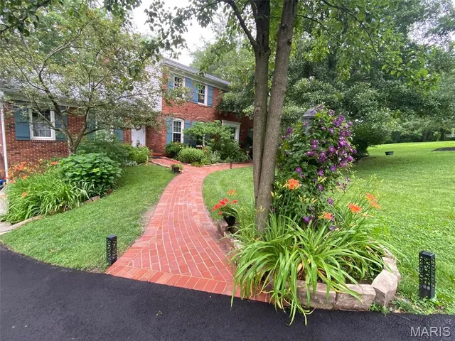 $1,200,000 | 29 A Chapel Hill Estates Drive, Town and Country, MO 63131