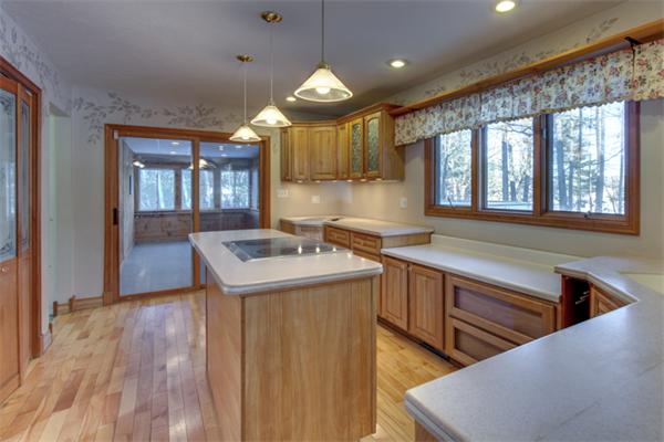 755 Reservoir Road Lunenburg, MA 01462 - Photo 4 of 30